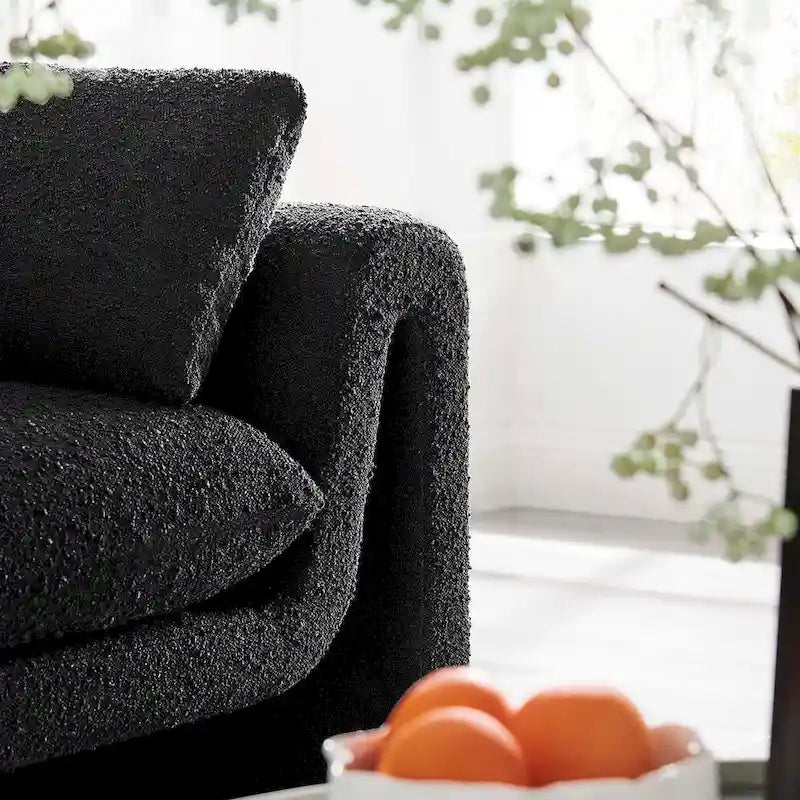 Sofa z buklé látky